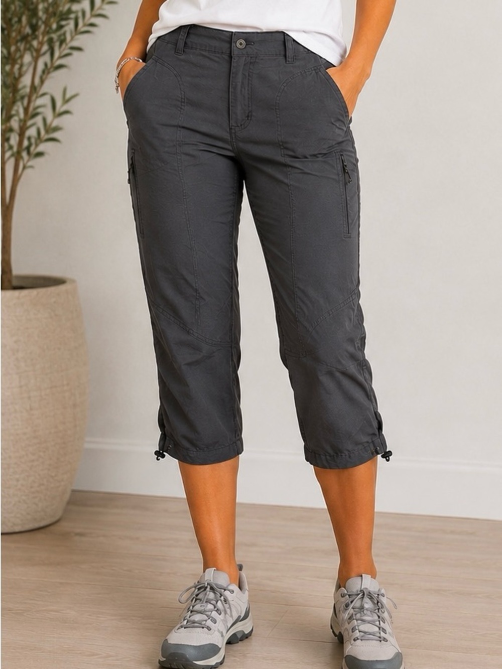 Columbia Capri’s Size 8 Gray Zip Pockets Bungie Leg Closure